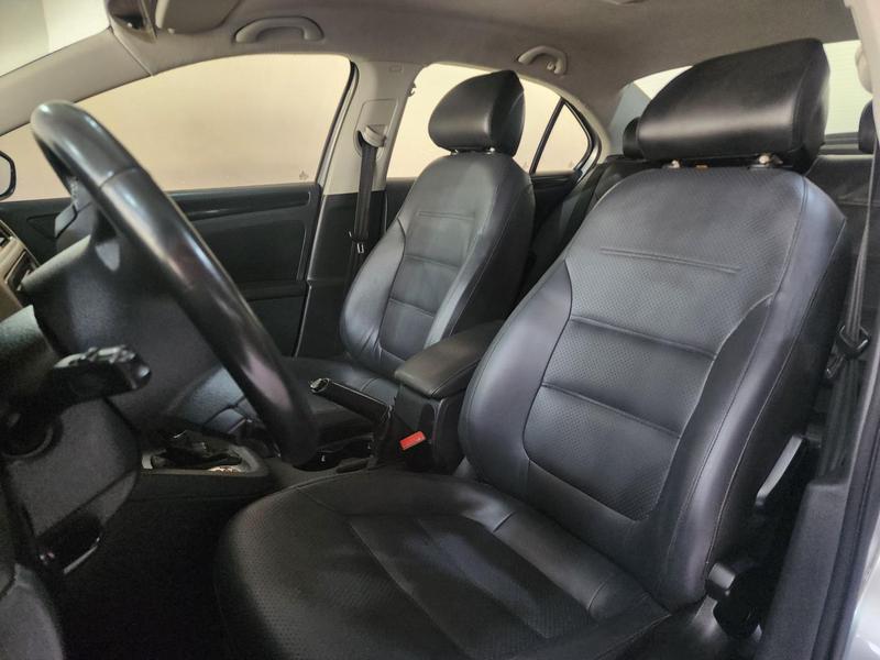 Volkswagen Jetta 2.0 - foto 13