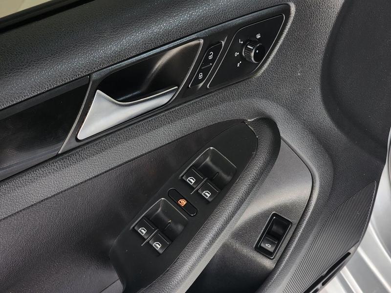 Volkswagen Jetta 2.0 - foto 16