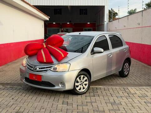 TOYOTA ETIOS HB X