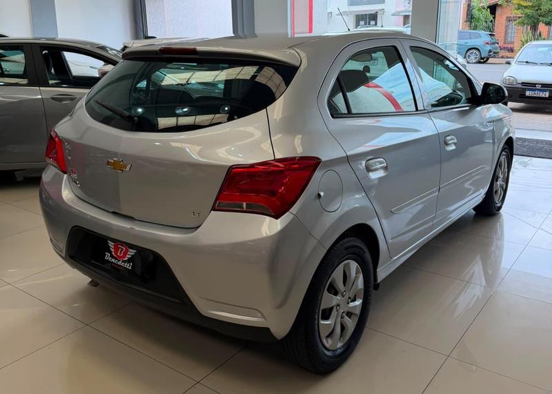 Chevrolet Onix Hatch LT 1.0 8V Flexpower 5P Mec. - foto 6