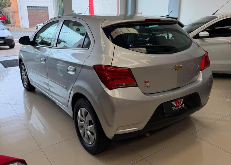 Chevrolet Onix Hatch LT 1.0 8V Flexpower 5P Mec. - foto 4