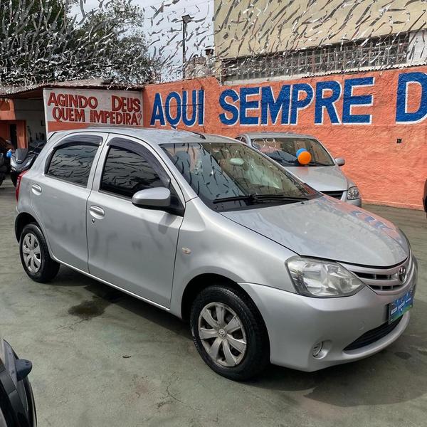Toyota Etios Hb X - foto 2