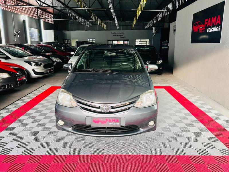 Toyota Etios 2014 à venda