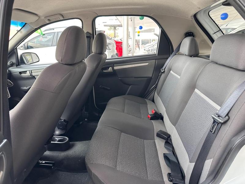 Chevrolet Celta 10l LT - foto 9