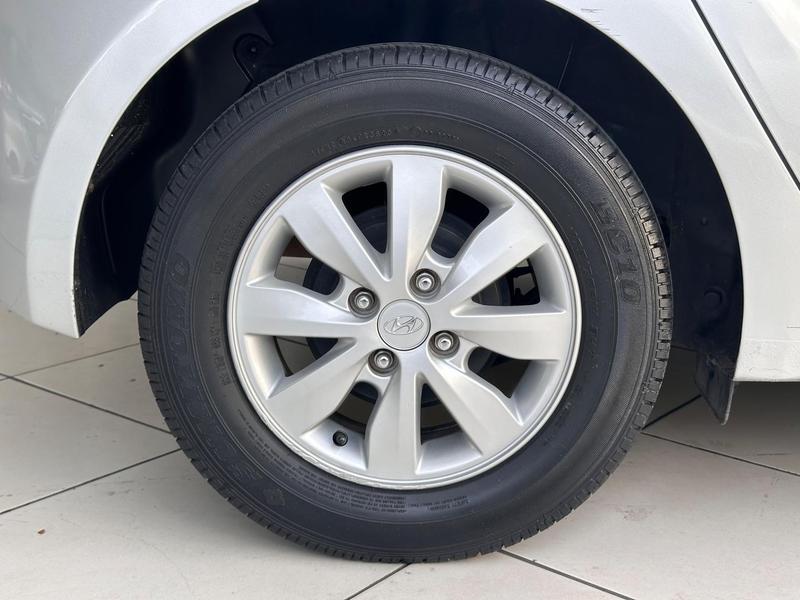 Hyundai HB20 1.6 Comfort Plus 16V Flex 4P Manual - foto 4