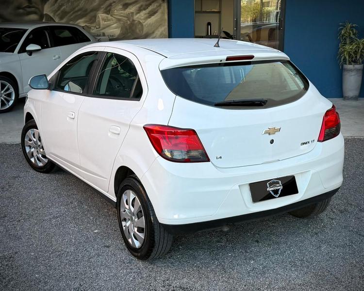 Chevrolet Onix Hatch LT 1.4 8V Flexpower 5P Mec - foto 11