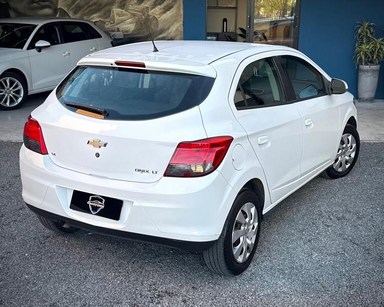 Chevrolet Onix Hatch LT 1.4 8V Flexpower 5P Mec - foto 7