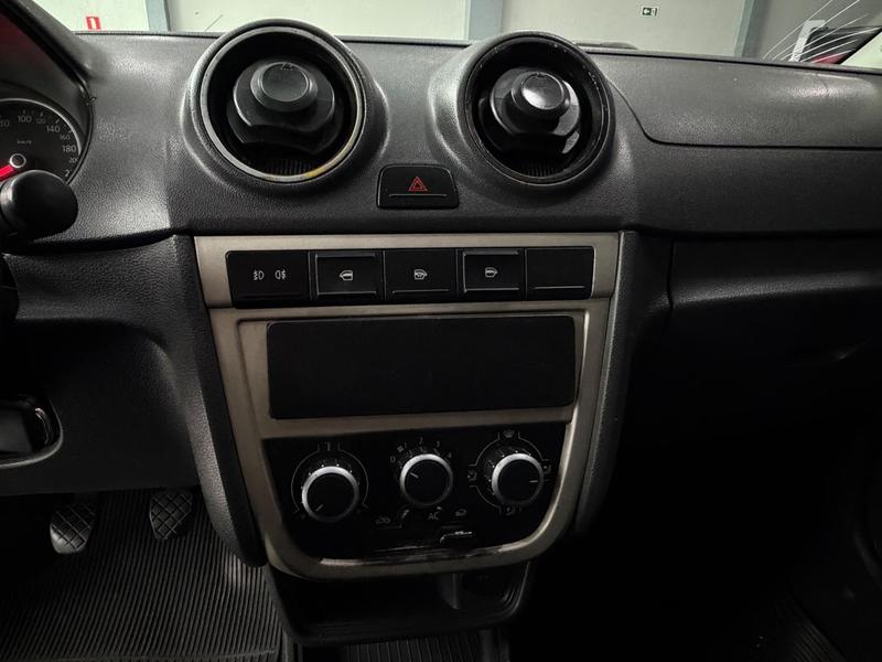 Volkswagen Voyage 1.6 - foto 10
