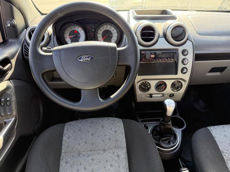 Ford Fiesta 1.6 Flex - foto 12