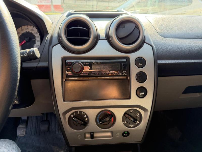 Ford Fiesta 1.6 Flex - foto 8
