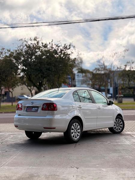 Volkswagen Polo Sedan 1.6 8V - foto 3