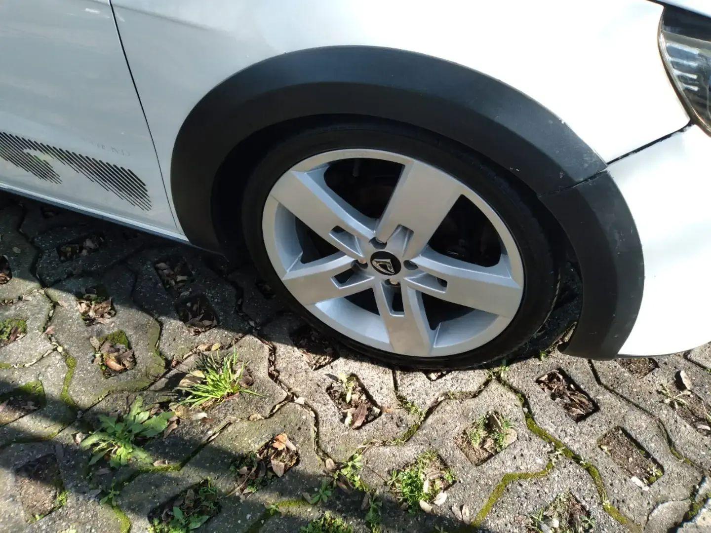 Foto de VOLKSWAGEN SAVEIRO 1.6 TRENDLINE MBVS 2011