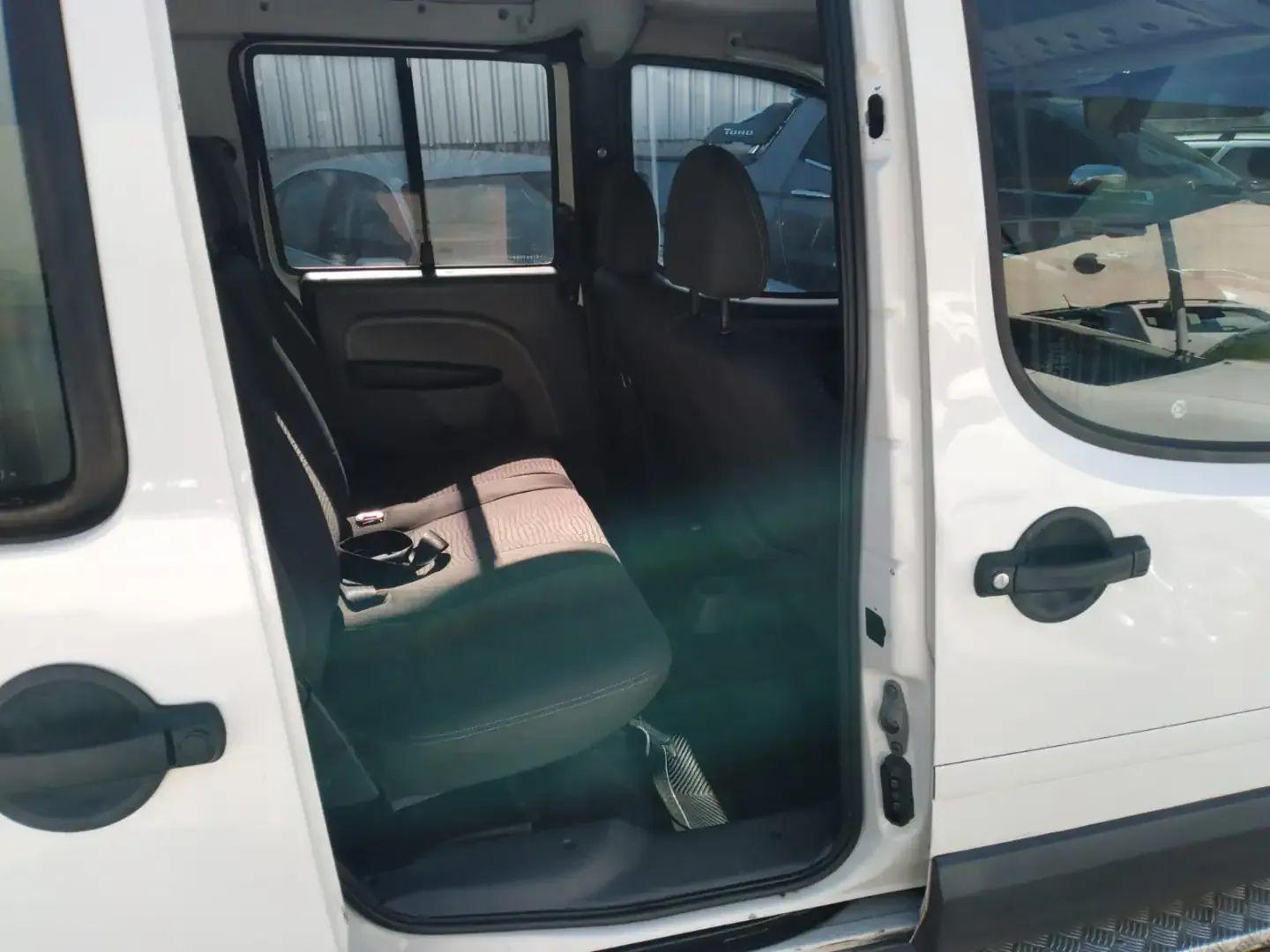 Foto de FIAT DOBLO ADV 1.8 FLEX 2012