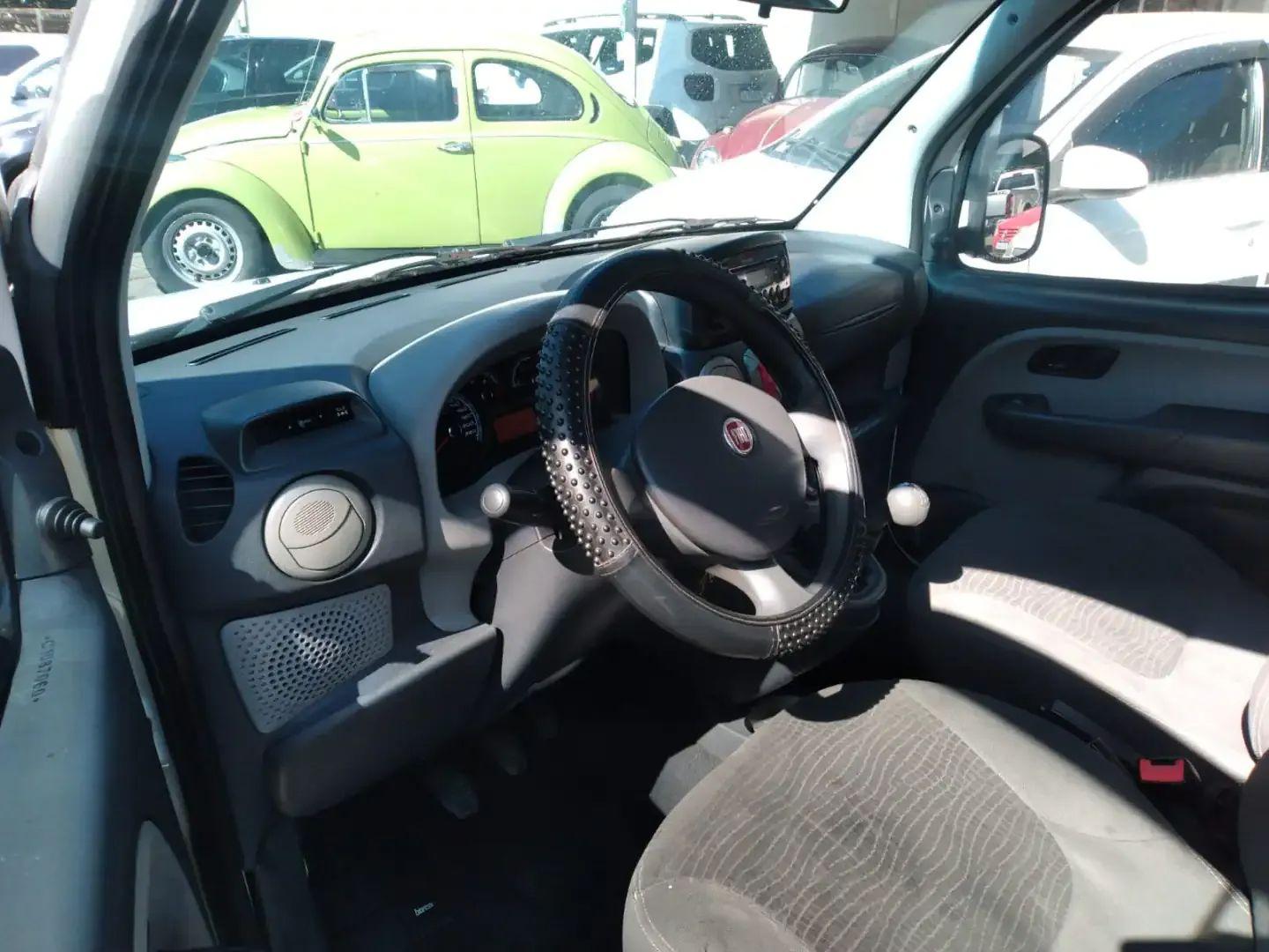 Foto de FIAT DOBLO ADV 1.8 FLEX 2012