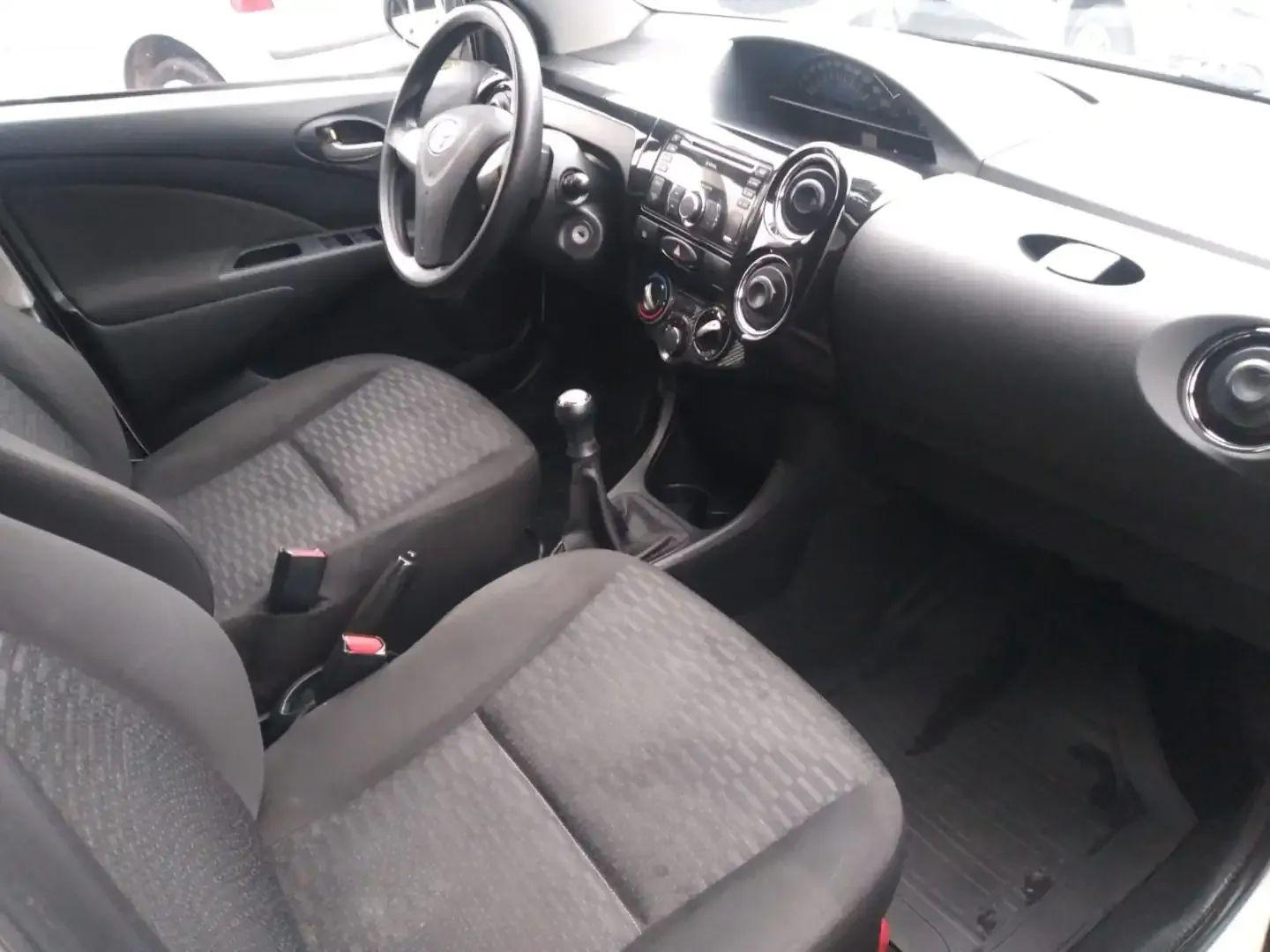 Foto de TOYOTA ETIOS HB XS 15 2014