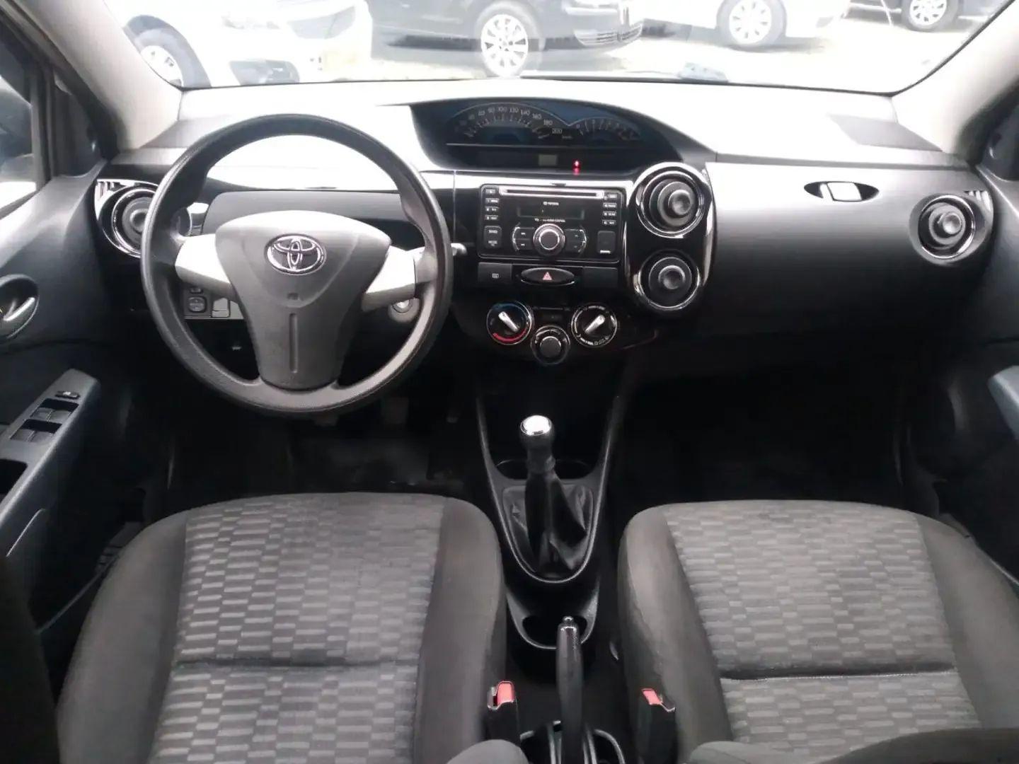 Foto de TOYOTA ETIOS HB XS 15 2014