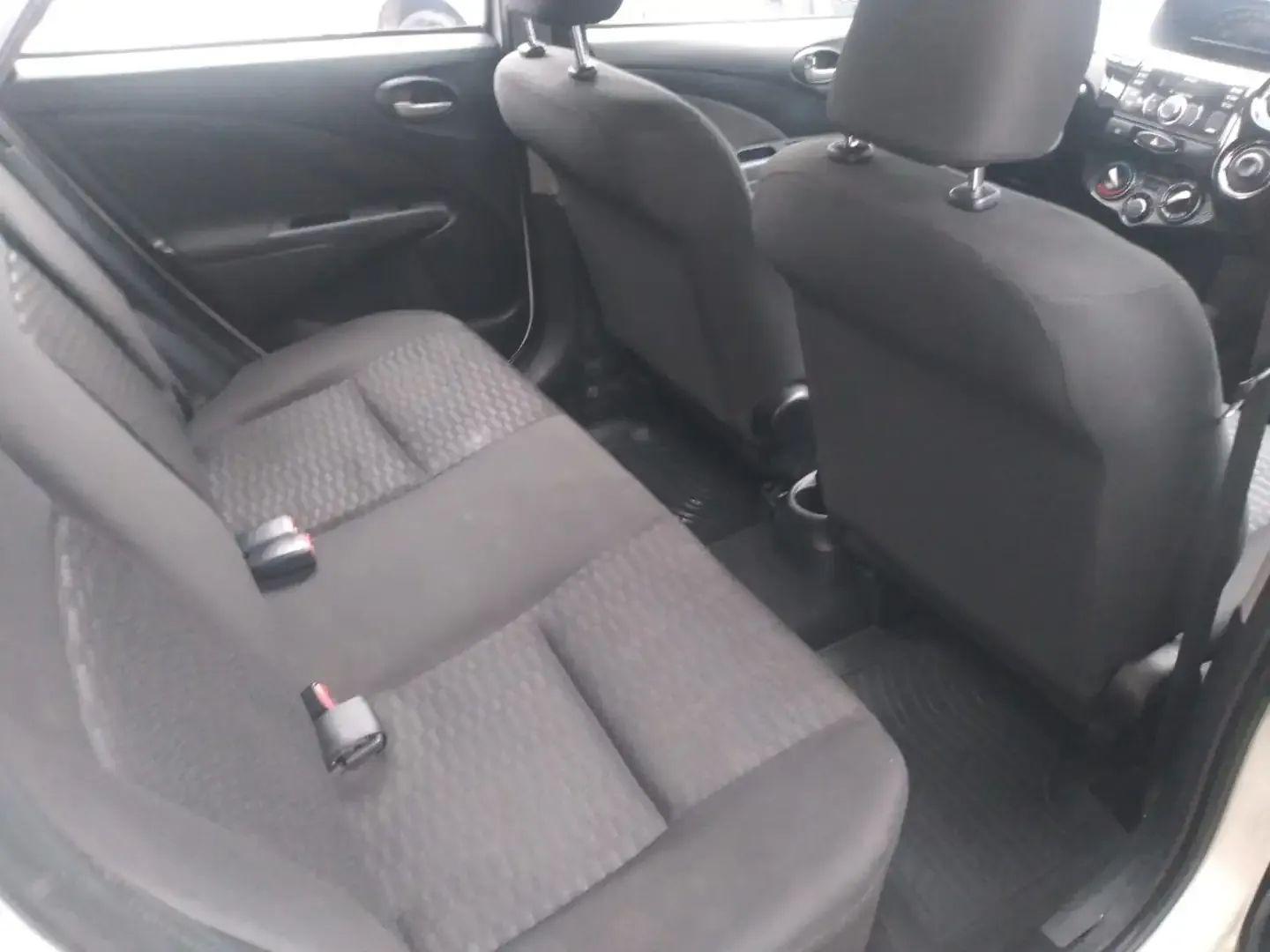 Foto de TOYOTA ETIOS HB XS 15 2014
