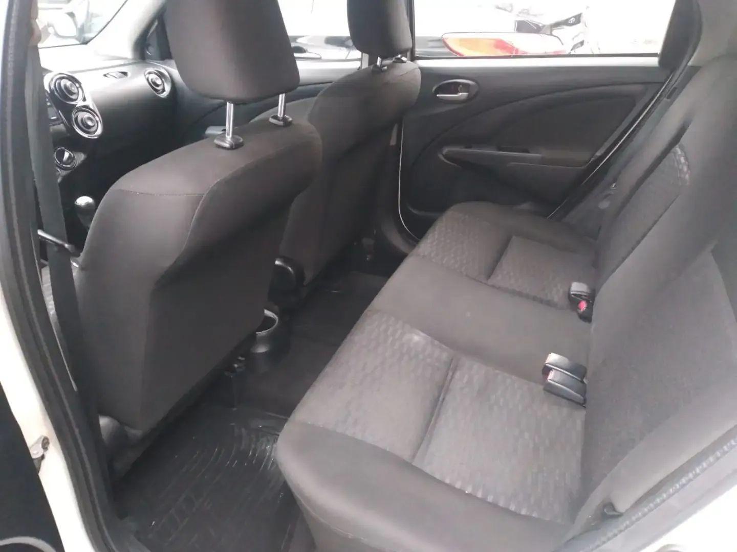 Foto de TOYOTA ETIOS HB XS 15 2014