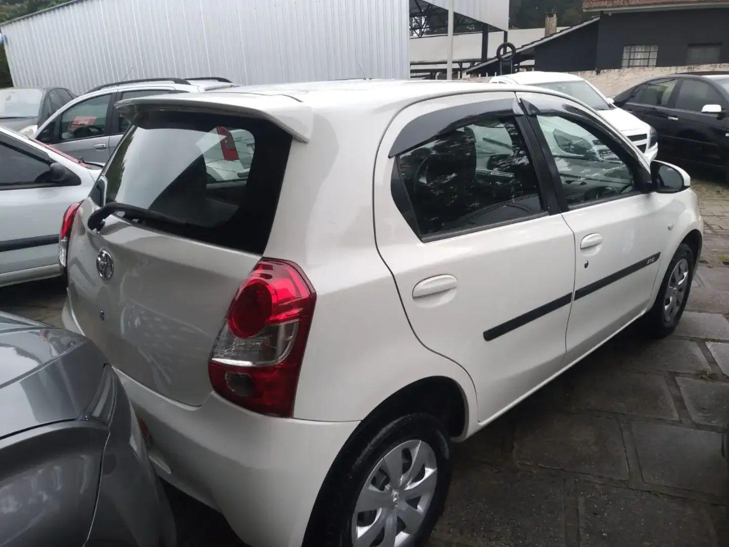 Foto de TOYOTA ETIOS HB XS 15 2014