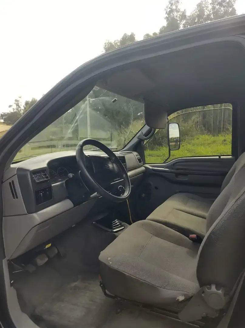 Foto de FORD F350 G 2011