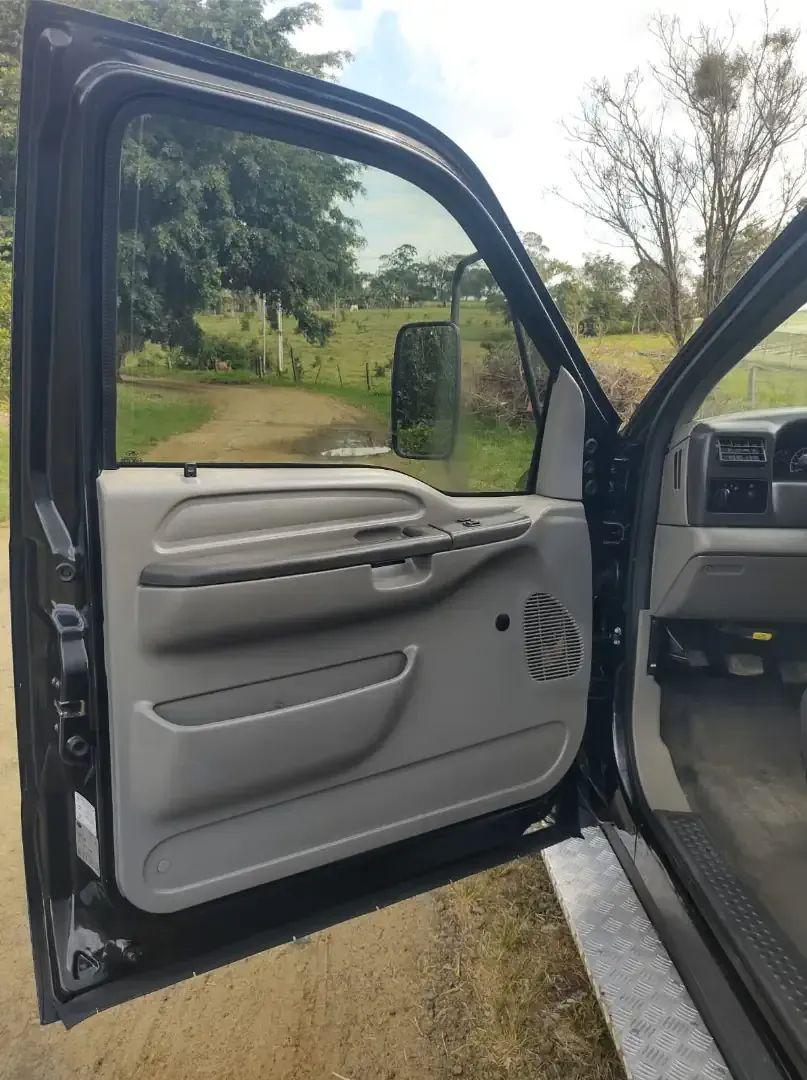 Foto de FORD F350 G 2011
