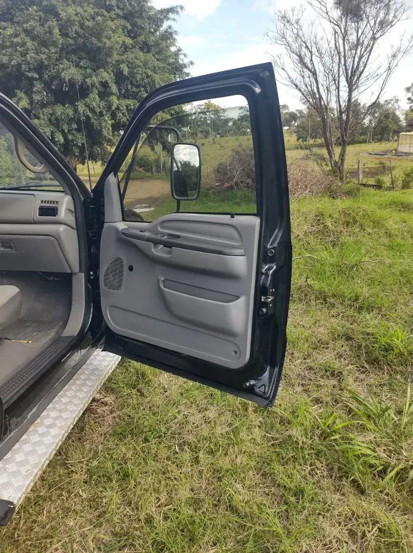 Foto de FORD F350 G 2011