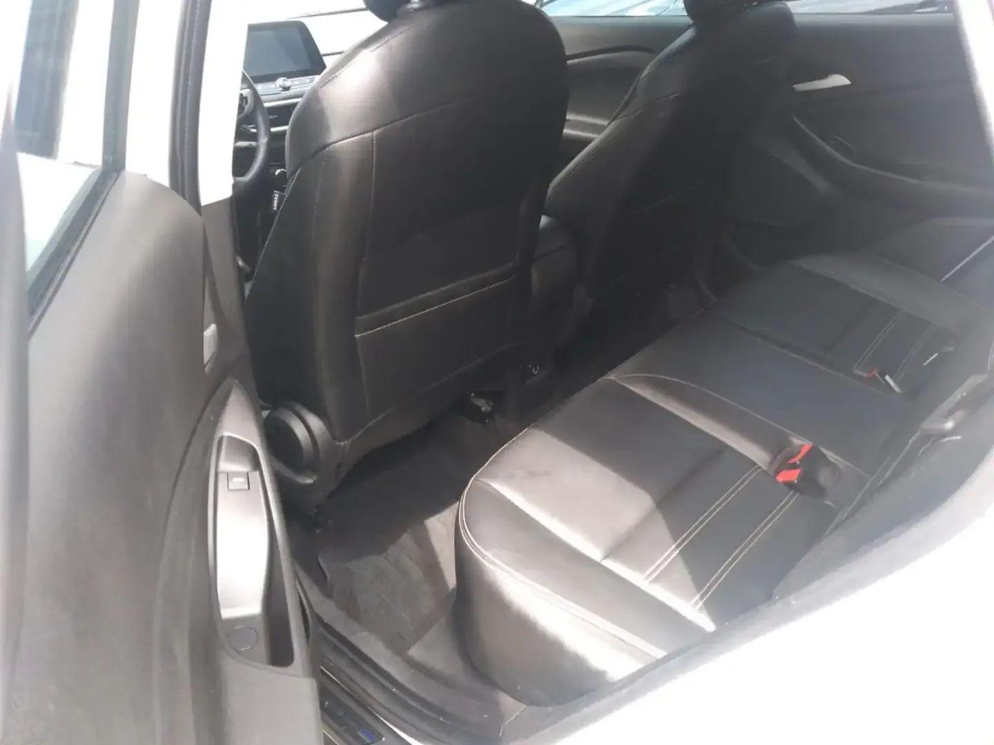 Foto de CHEVROLET TRACKER T A LT 2024