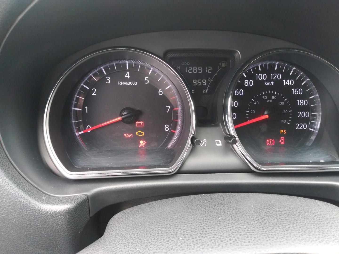 Foto de NISSAN VERSA 16 SL 2016
