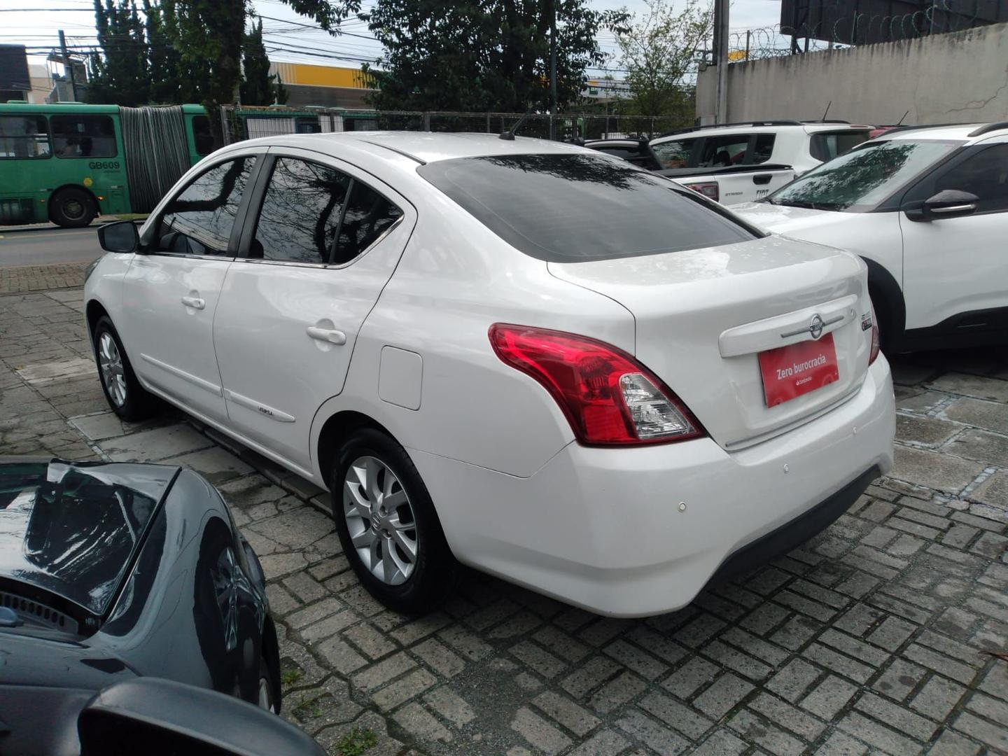Foto de NISSAN VERSA 16 SL 2016