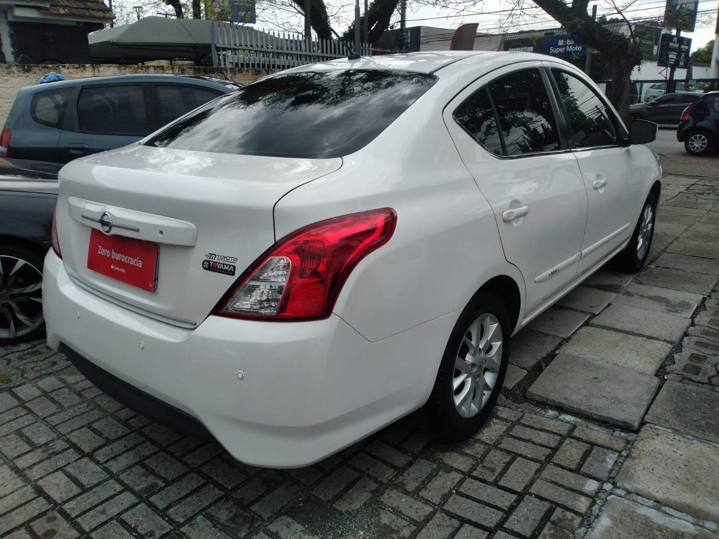 Foto de NISSAN VERSA 16 SL 2016