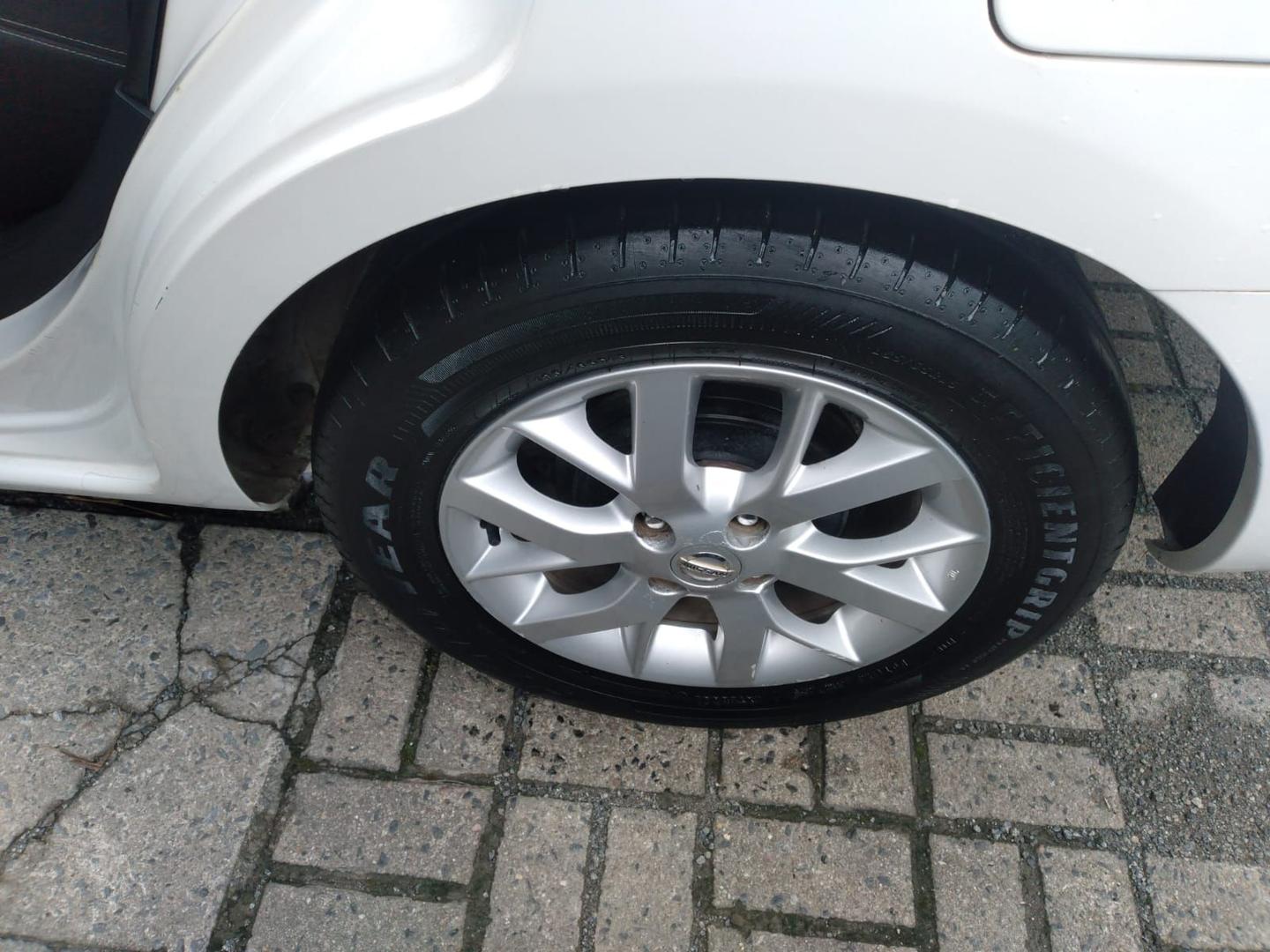Foto de NISSAN VERSA 16 SL 2016