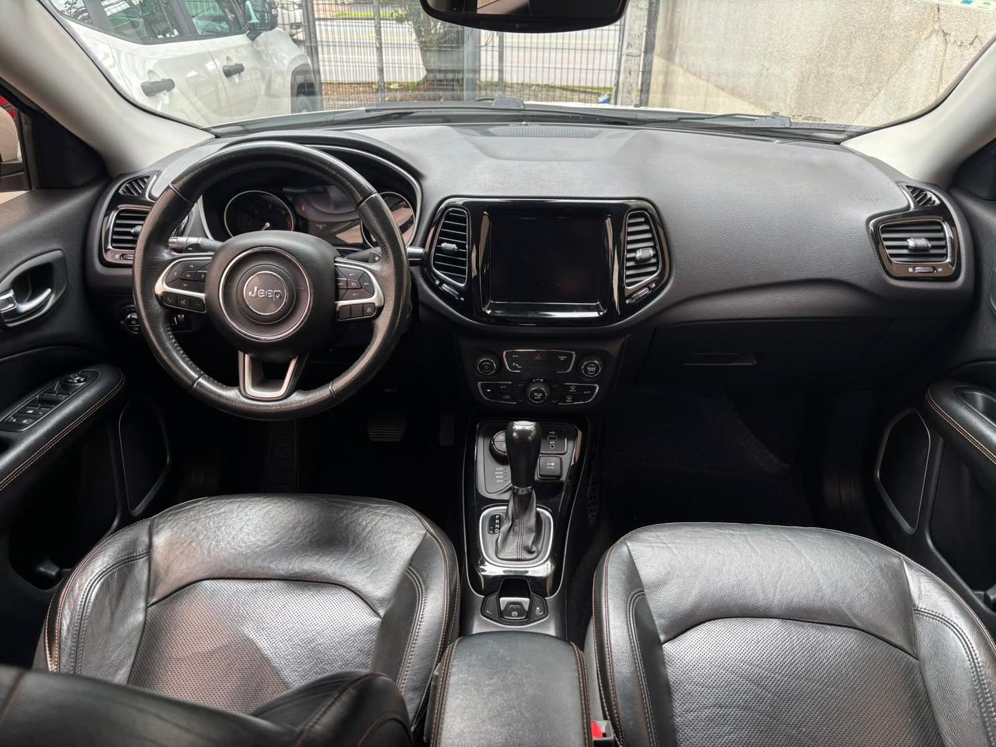 Foto de JEEP COMPASS LIMITED D 2018
