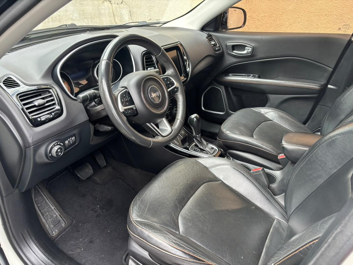 Foto de JEEP COMPASS LIMITED D 2018