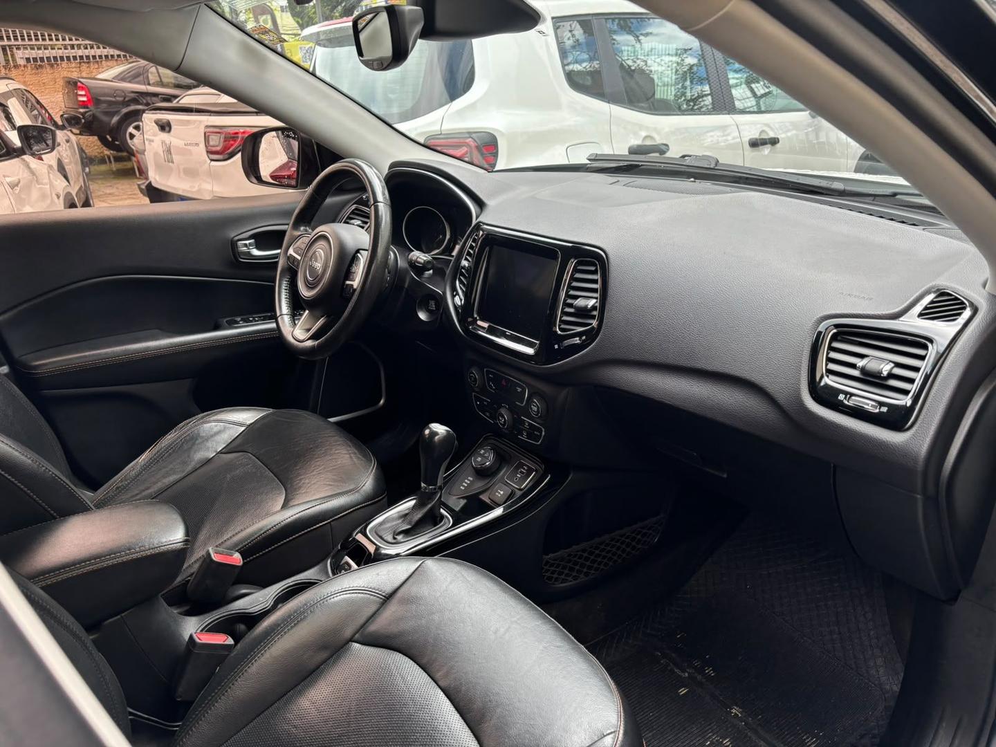 Foto de JEEP COMPASS LIMITED D 2018