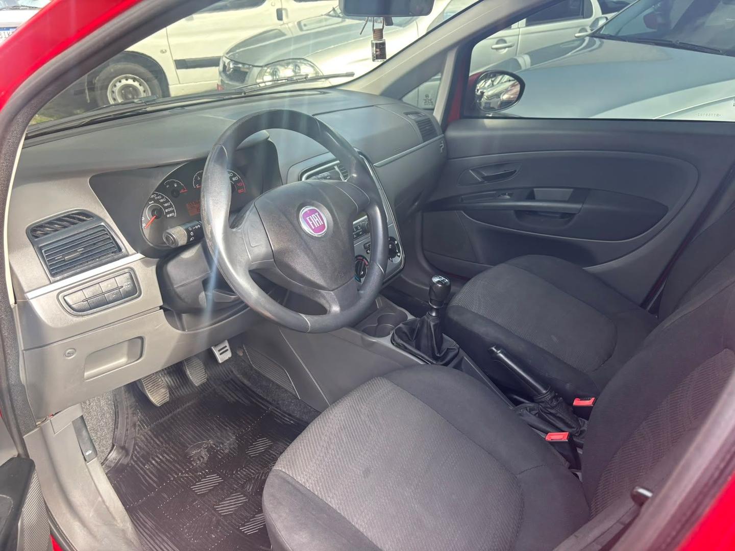 Foto de FIAT PUNTO ATTRACTIVE 2011