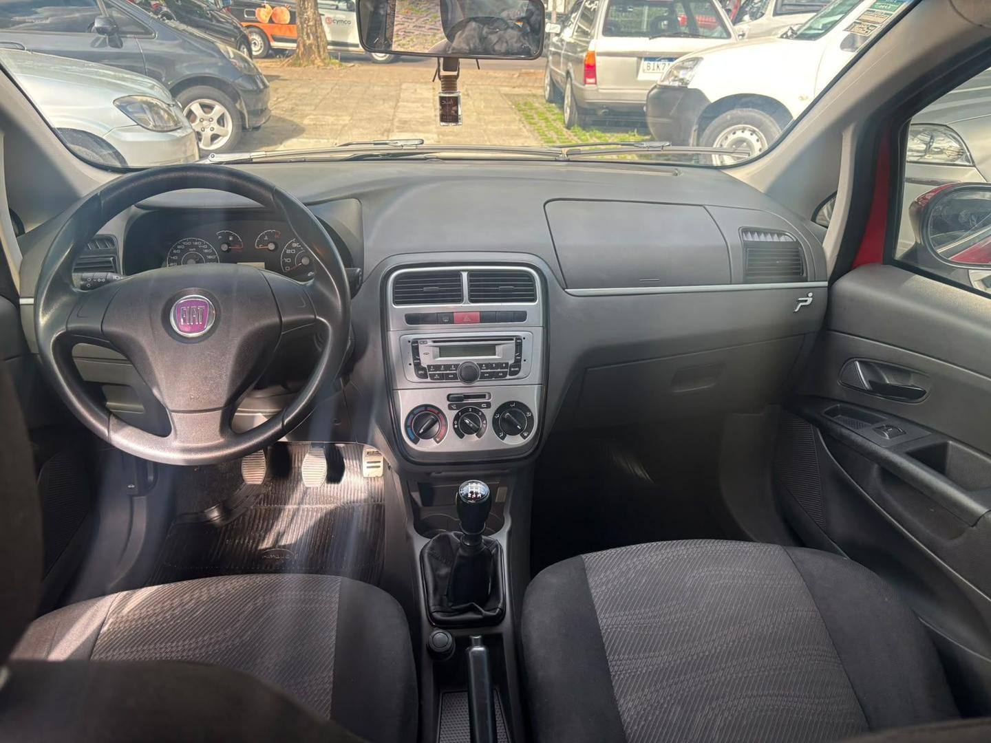 Foto de FIAT PUNTO ATTRACTIVE 2011