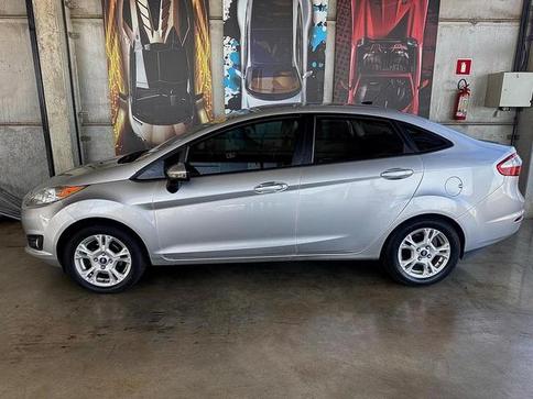 FORD FIESTA 1.6 SE SEDAN 16V FLEX 4P POWERSHIFT 2014