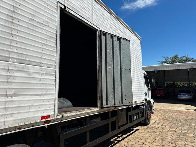 VOLVO VM23 240 6X2R 2005