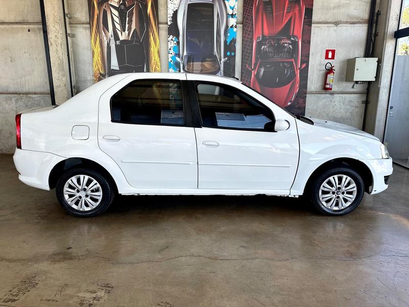 Renault Logan 1.6 Expression 8V Flex 4P Manual Em Ibaiti - foto 11