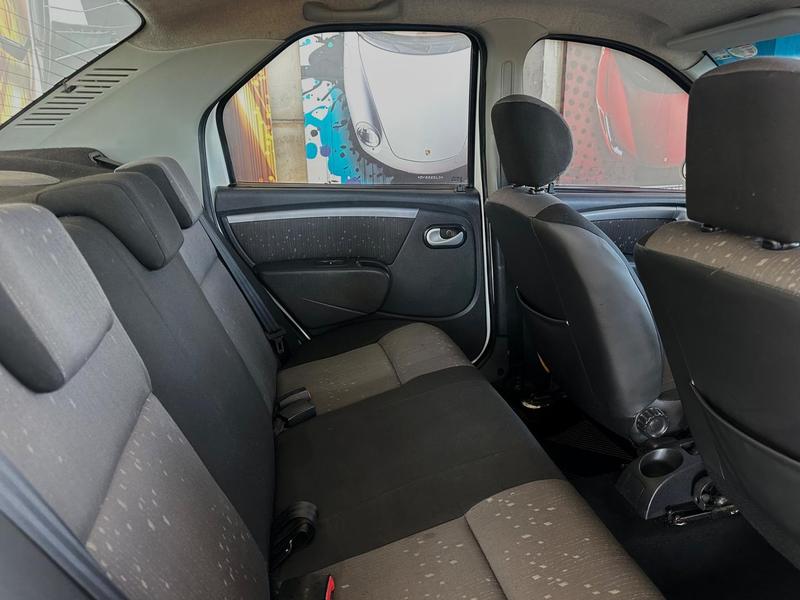 Renault Logan 1.6 Expression 8V Flex 4P Manual Em Ibaiti - foto 17