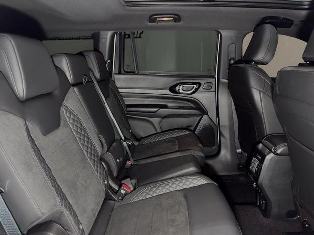 JEEP COMMANDER BLACKHAWK 2025