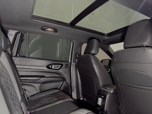 JEEP COMMANDER BLACKHAWK 2025