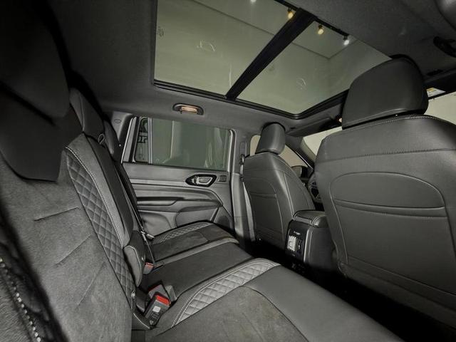 JEEP COMMANDER BLACKHAWK 2025