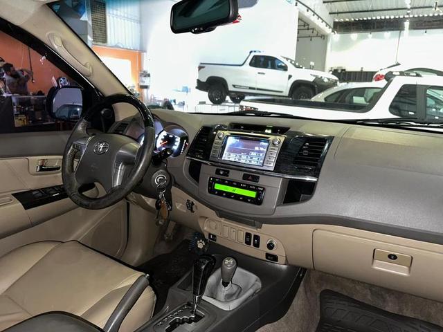 TOYOTA HILUXSW4 SRV4X4 2012