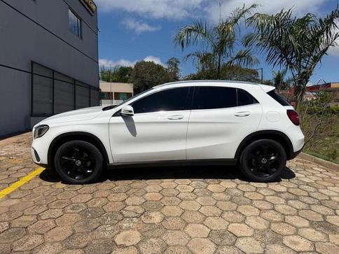 MERCEDES-BENZ GLA200FF 2020