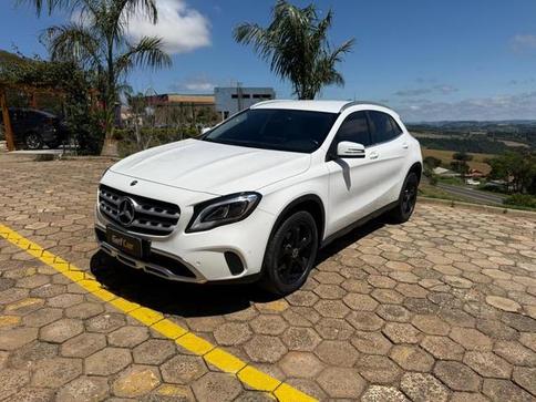 MERCEDES-BENZ GLA200FF 2020
