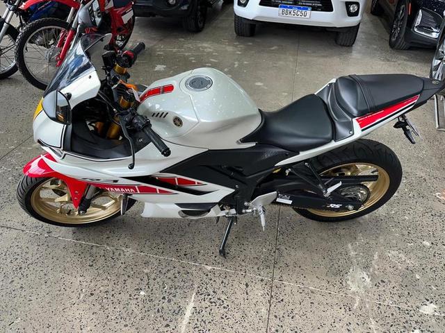 YAMAHA YZF R3 WGP 60TH 2023