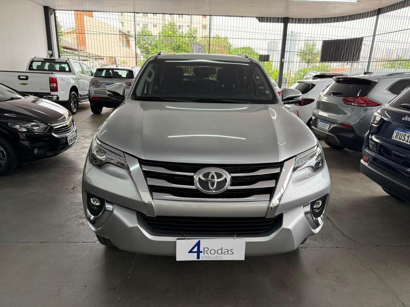 TOYOTA HILUX SW4 2.8 SRX 4X4 7 LUGARES