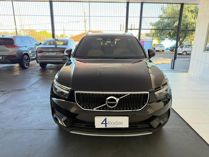 VOLVO XC40 T5H MOMENTU 