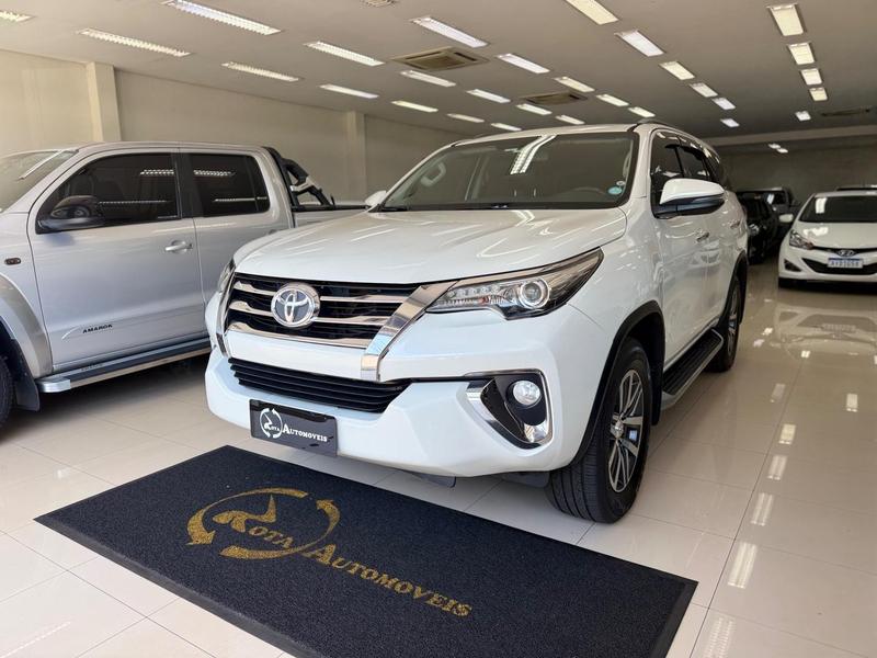 TOYOTA HILUX SW4 2.8 SRX 4X4 7 LUGARES 16V TURBO INTERCOOLER DIESEL 4P AUTOM�TICO